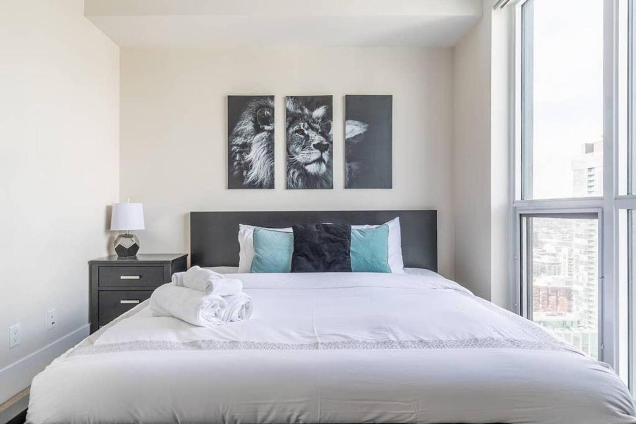 Stunning Views Of Downtown - Luxury High Rise With King Bed! Villa Toronto Esterno foto