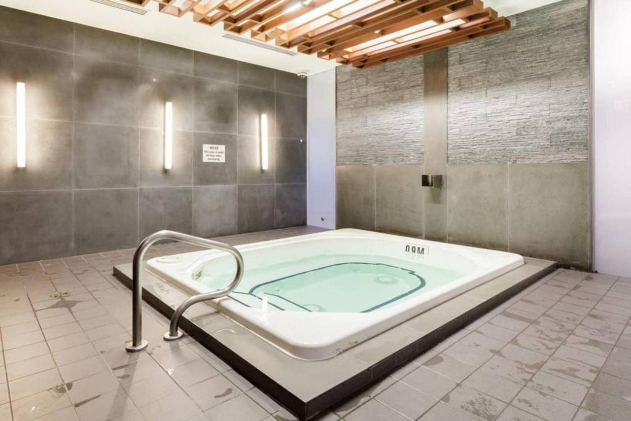 Stunning Views Of Downtown - Luxury High Rise With King Bed! Villa Toronto Esterno foto