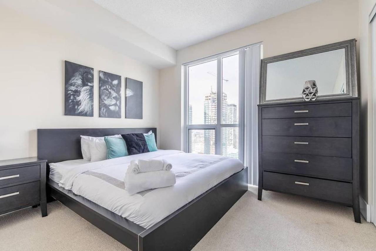 Stunning Views Of Downtown - Luxury High Rise With King Bed! Villa Toronto Esterno foto